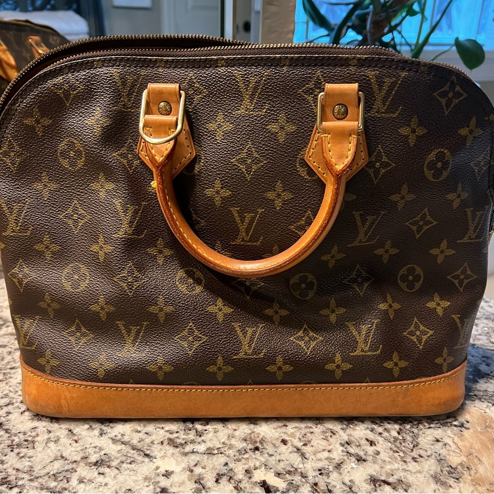 Authentic Louis Vuitton Alma bag. EXCELLENT condition. No strap.
